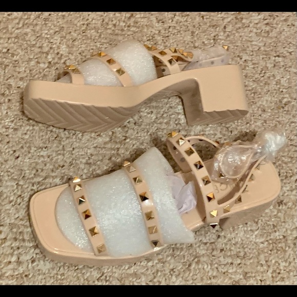 NWOB Rouge Helium nude studded block heel sandals 9 - Picture 5 of 6